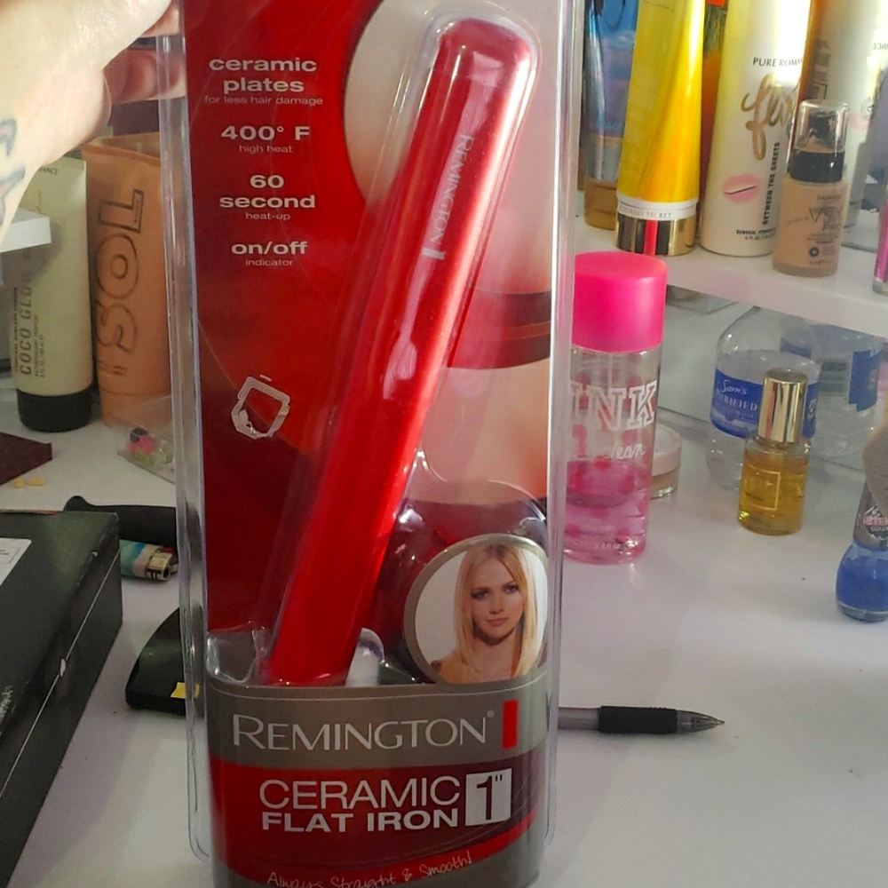 Remington ceramic flat iron 1"